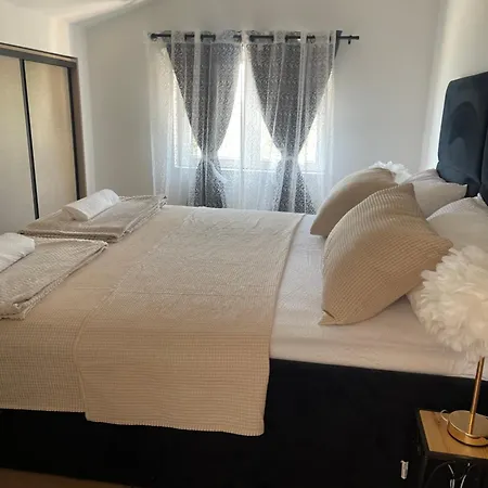 Luxoria Apartment *